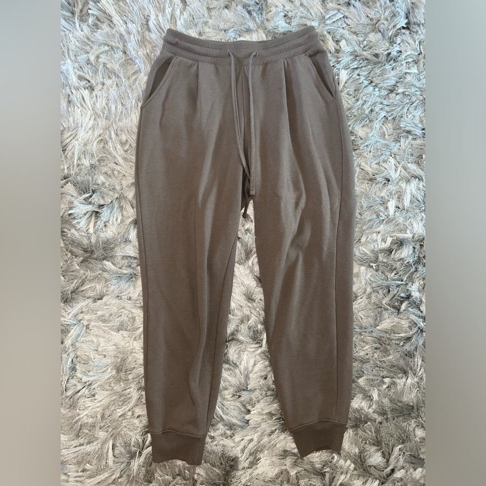 Olive green sweatpants 🫒